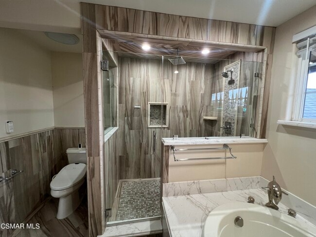 Building Photo - 334 W Avenida De Las Flores