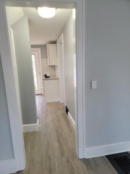 Front of house to kitchen view - 1435 Roycroft Ave