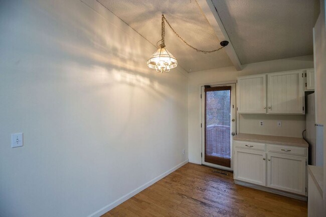 Building Photo - Spacious 4 Bedroom in Mid-Town Fort Collins