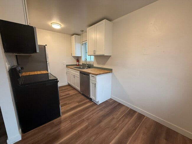 Building Photo - 545 Stringham Ave