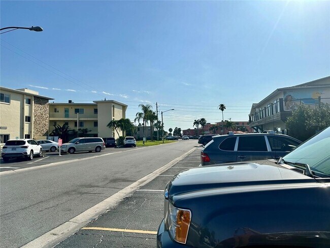 Building Photo - 535 68th Ave