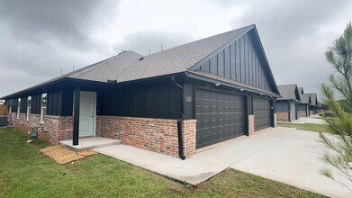 Building Photo - 11425 University