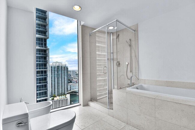 Building Photo - 475 Brickell Ave