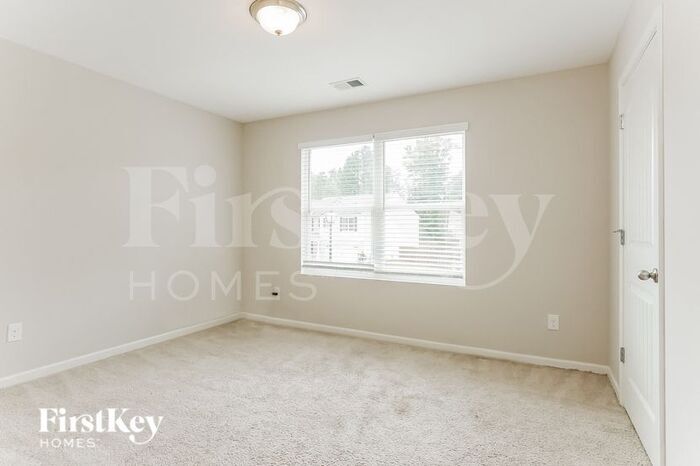 Building Photo - 220 Polo Field Way