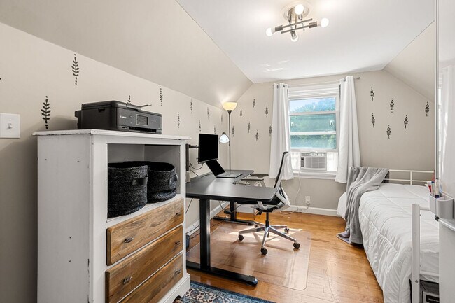 Building Photo - 6 Elwyn Rd