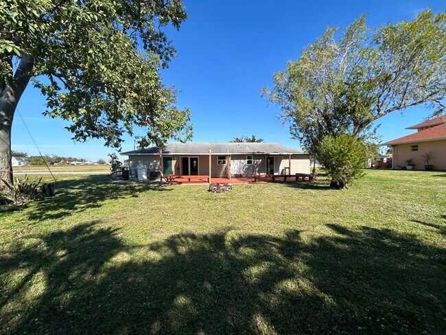 Building Photo - NE Cape Coral Single Family Home
