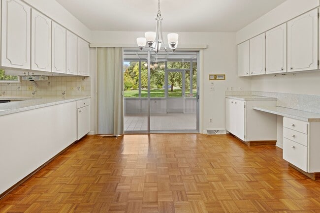 Building Photo - 4 bed 3.5 bath home in East Grand Rapids