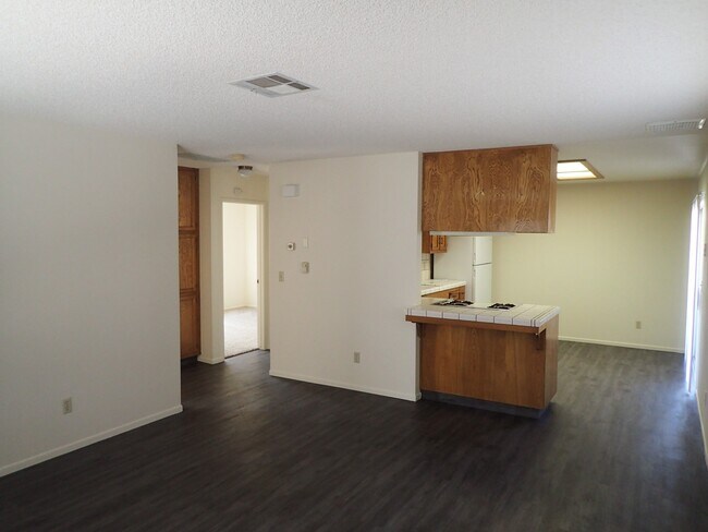 Building Photo - 1013 W Perdew Ave