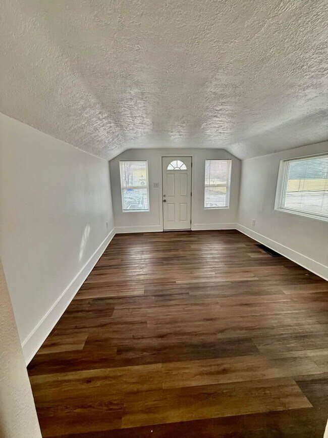 Building Photo - Updated 1 bedroom for rent near Idaho State.