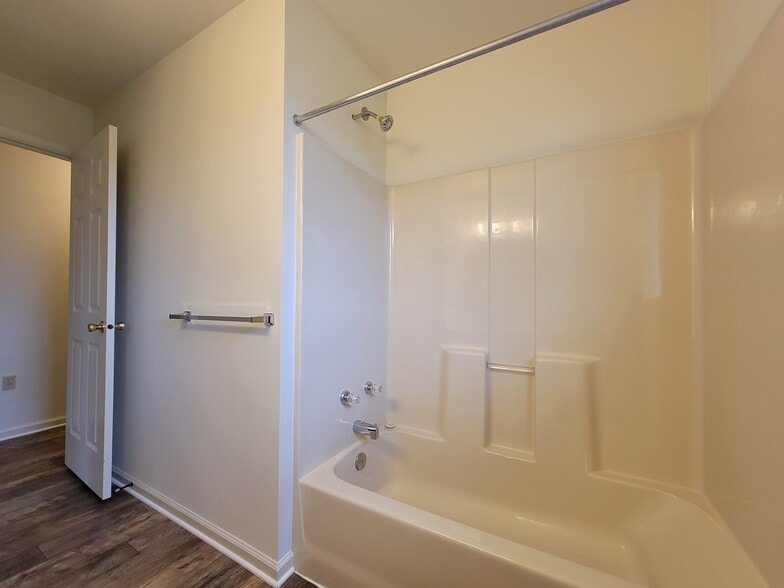 Building Photo - 3 Abbey Ln