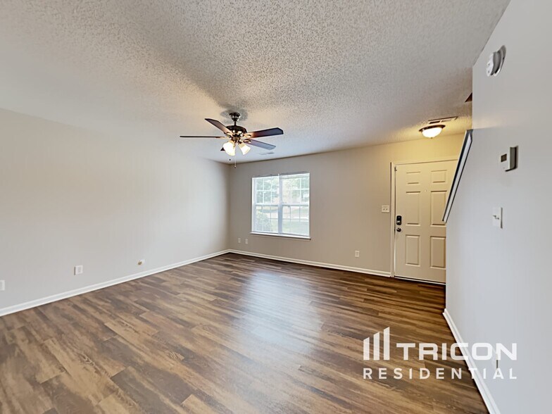 Building Photo - 401 Peachtree Rd
