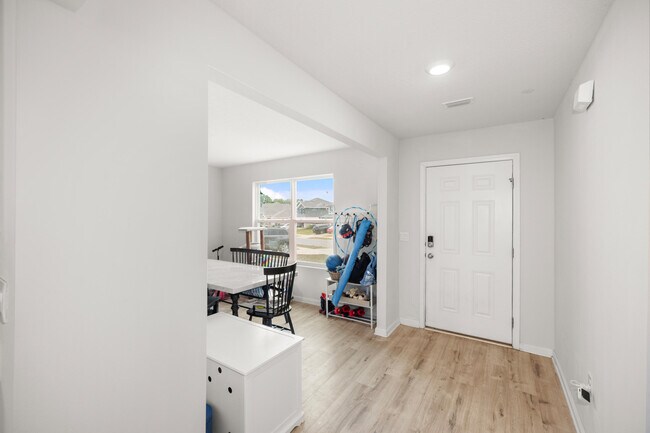 Building Photo - 1105 Valor Walk