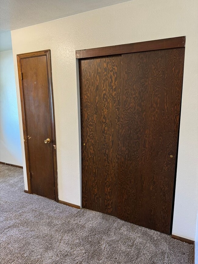 Building Photo - 285 E 11th Ave