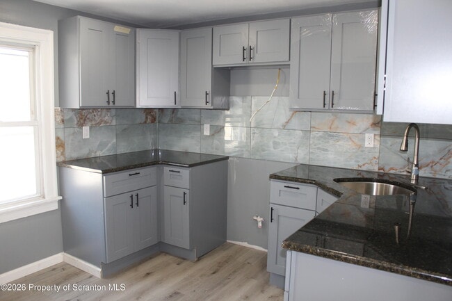 Building Photo - 335 Phelps St