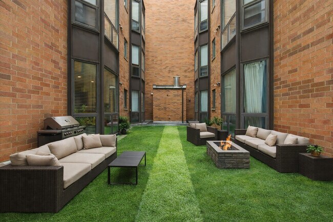 Building Photo - 222 S Racine Ave