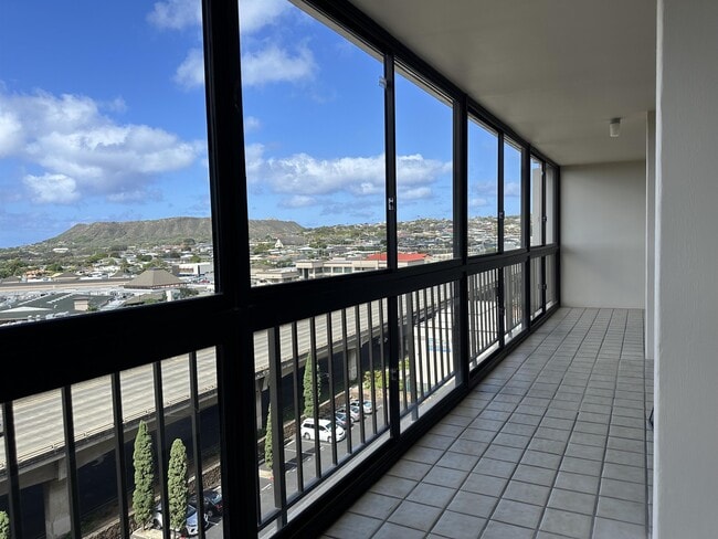 Building Photo - 4300 Waialae Ave