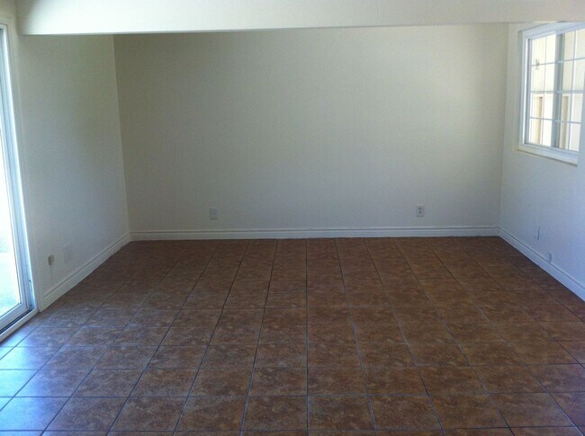 Building Photo - The city of Highland has the perfect 3 bed...