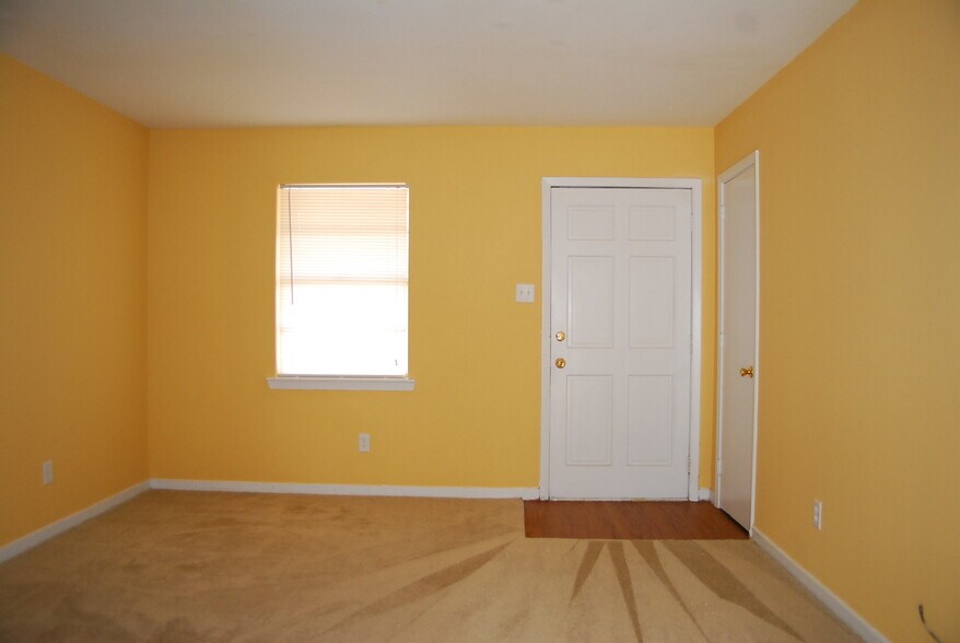 Building Photo - 2508 Halsel St