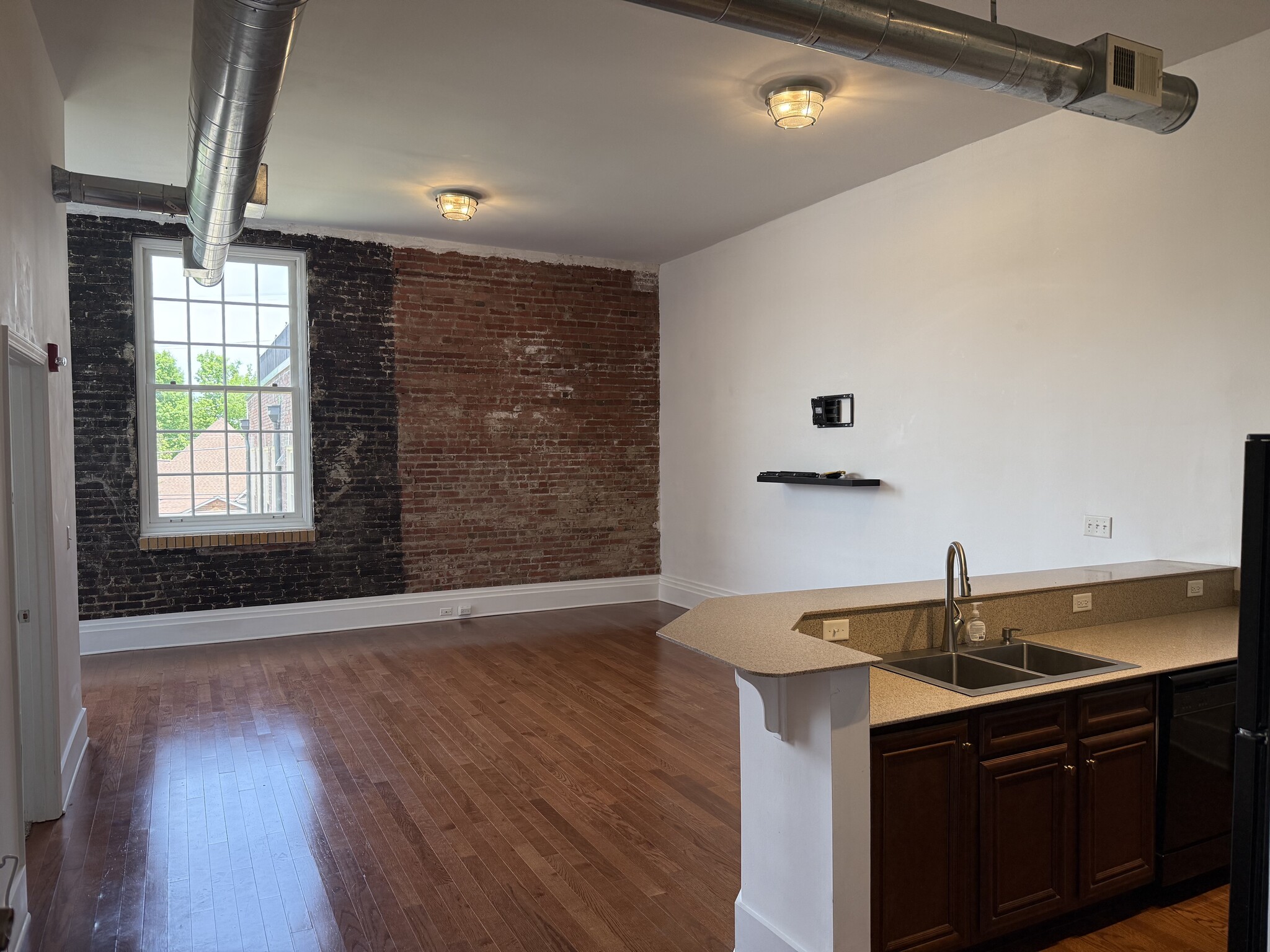 Building Photo - 130 E Glenwood Ave