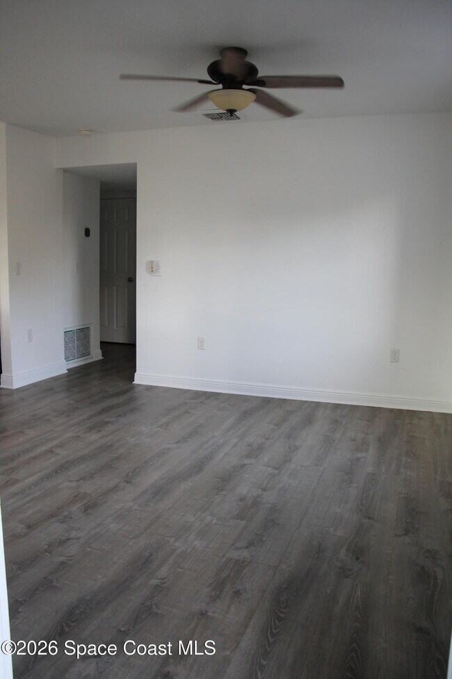 Building Photo - 904 Kensington Dr