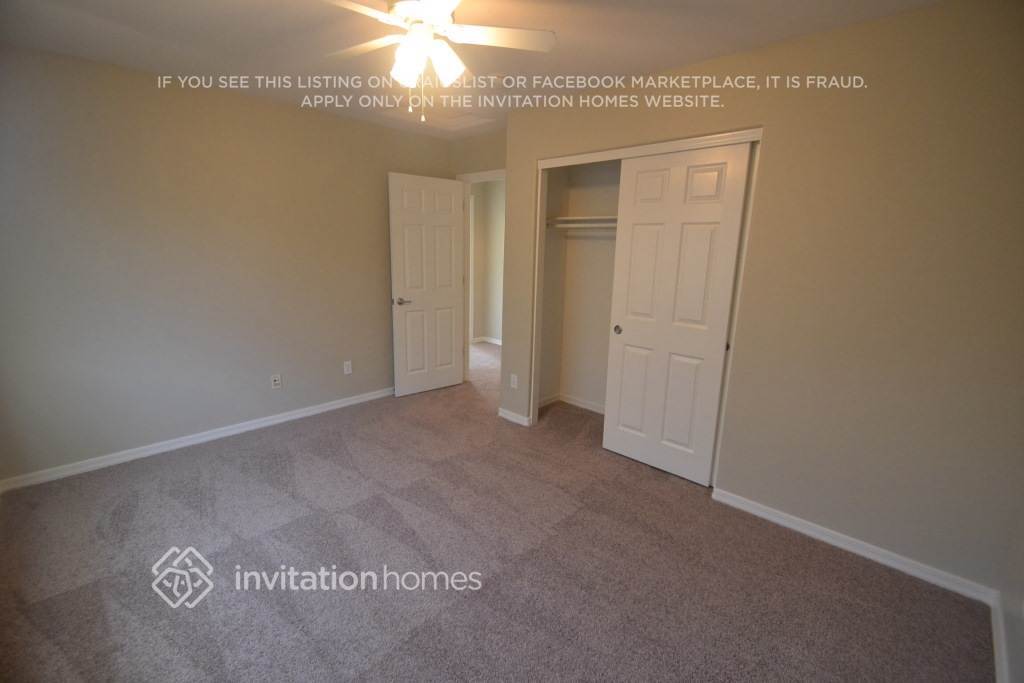 Building Photo - 10225 W Camelback Rd