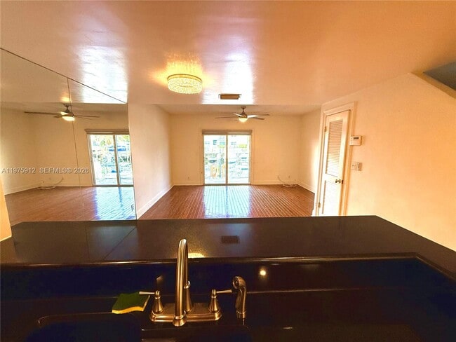 Building Photo - 2533 NE 15th St