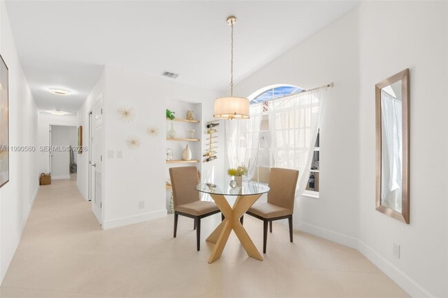 Building Photo - 15465 Lake Magnolia Pl