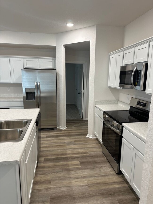 Building Photo - Now Pre-Leasing — Cozy 3 Bedroom Living in White Oak Crossing