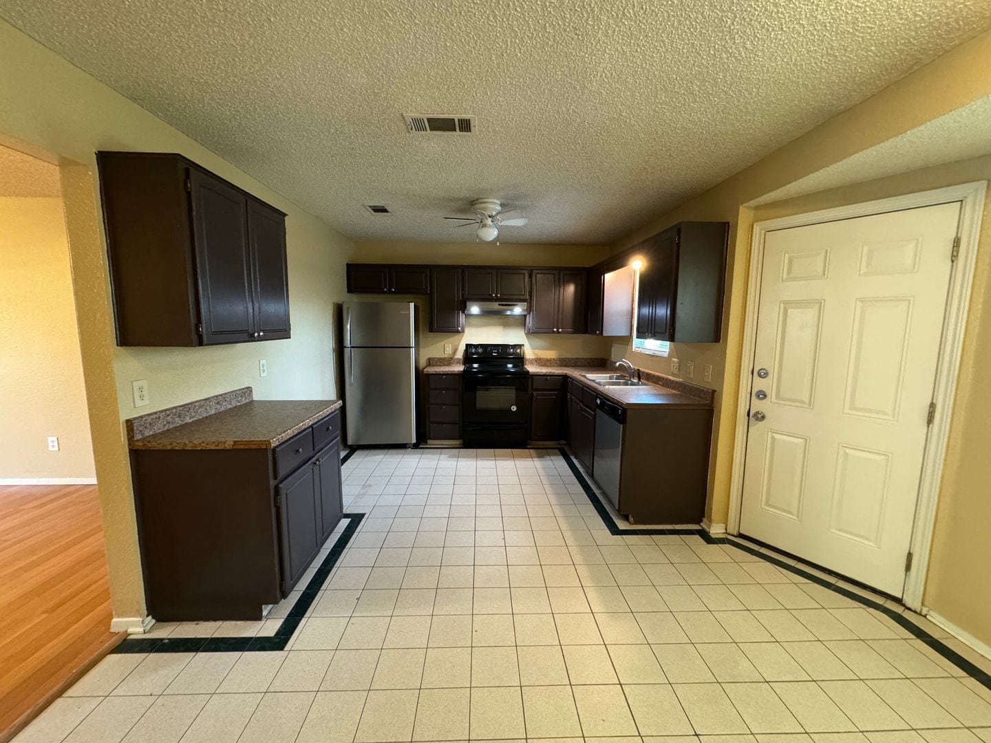 Building Photo - 2705 Casey Dr