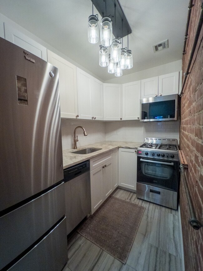 Building Photo - 316 W 83rd St