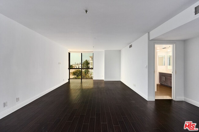 Building Photo - 10660 Wilshire Blvd