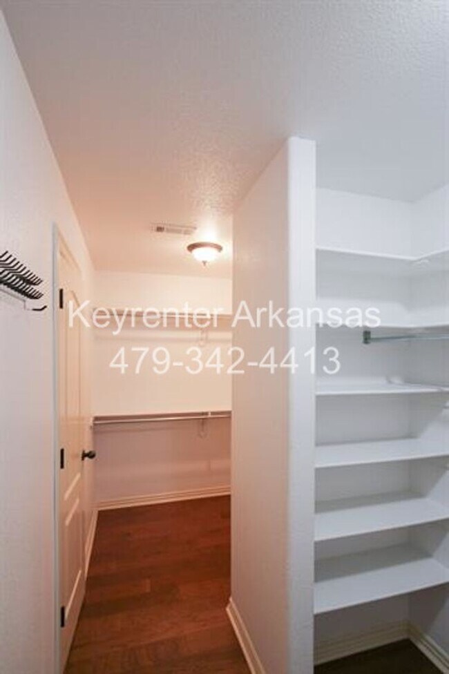 Building Photo - Gorgeous home in Bentonville!