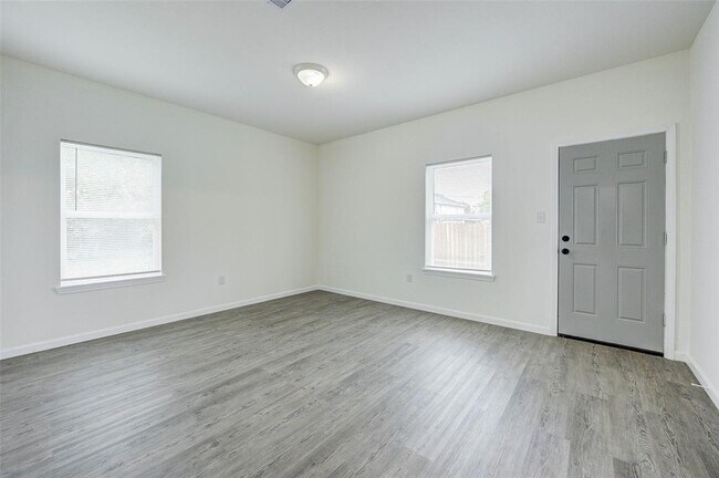 Building Photo - 319 N Carolina St