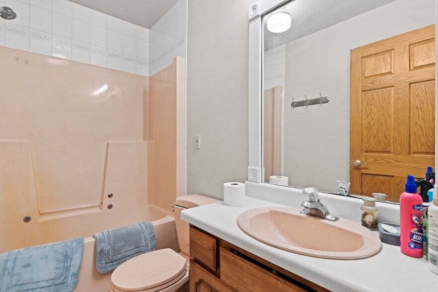 2nd Bathroom with shower over tub - 21335 Northcape St