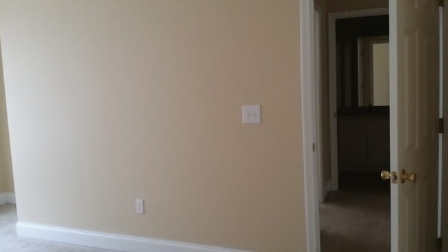 Building Photo - Cute Townhouse in Conyers!