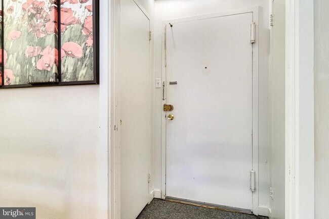 Building Photo - 1111 Arlington Blvd