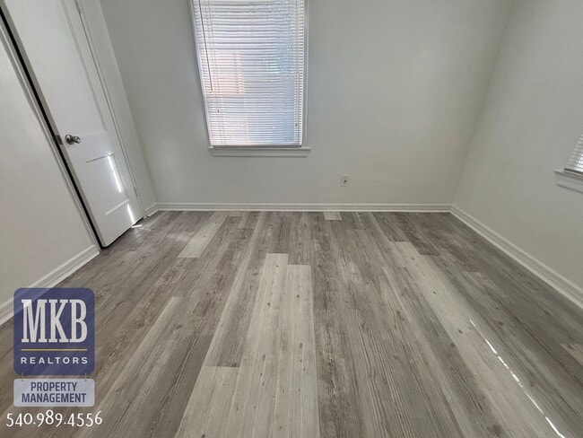 Building Photo - 2 Bedrooms, 1 Bath Condo located in South ...