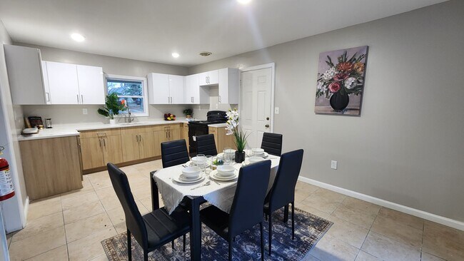 Building Photo - 2 Hazelwood Cir