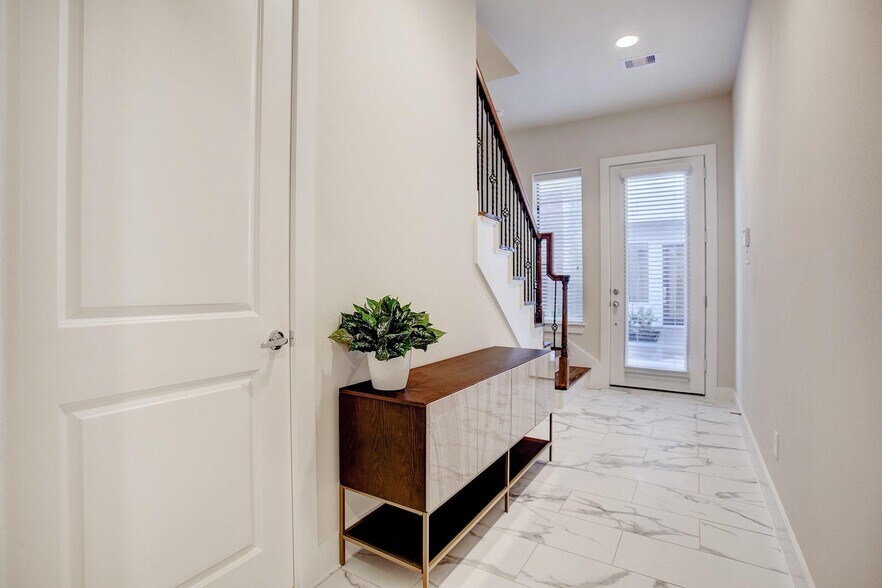 Light and bright entry with half bath on first floor - 2926 Alice St