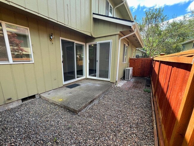 Building Photo - (BRO) 2 Bedroom/2 Bathroom with a Loft