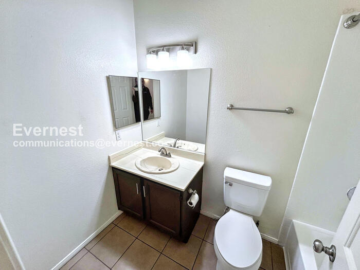 Building Photo - 5922 W Vegas Dr