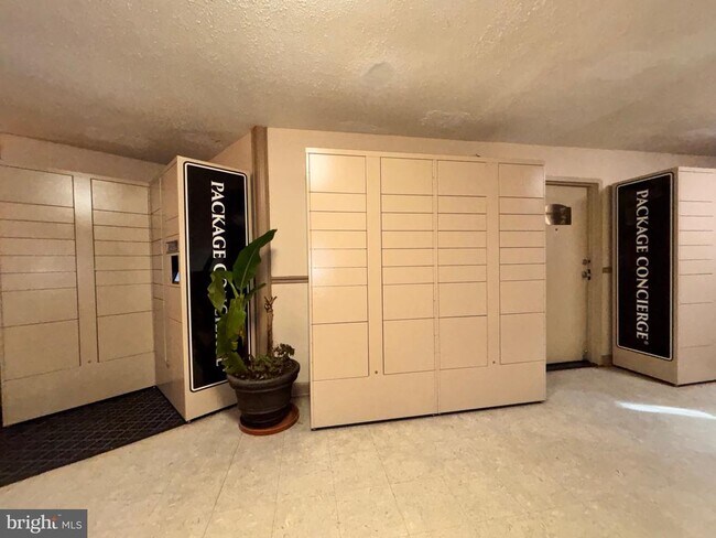 Building Photo - 5340 Holmes Run Pkwy