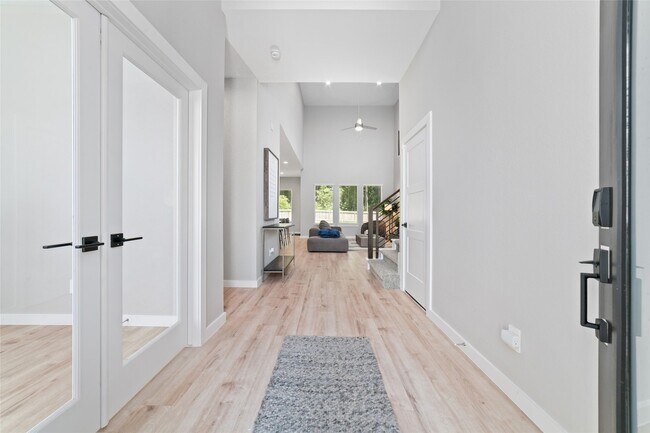 Building Photo - 10332 Rainbow Cove Ln