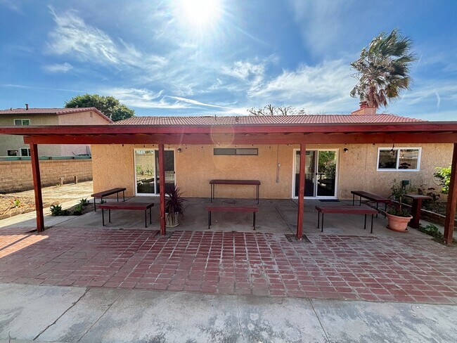 Building Photo - Charming East Lancaster Home