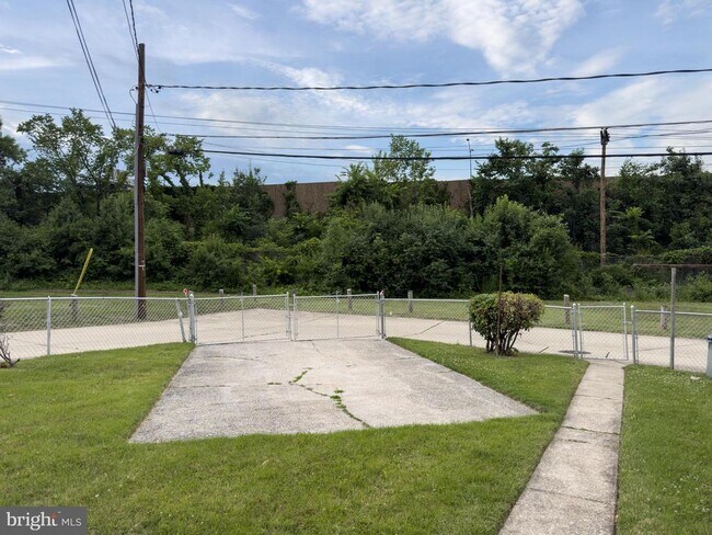 Building Photo - 926 Regina Dr