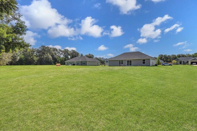 Building Photo - AVAILABLE MID-APRIL 2026! (Pet Friendly)