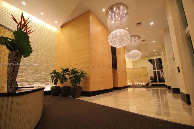 Building Photo - 950 Brickell Bay Dr