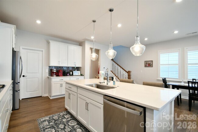 Building Photo - 114 Isleworth Ave