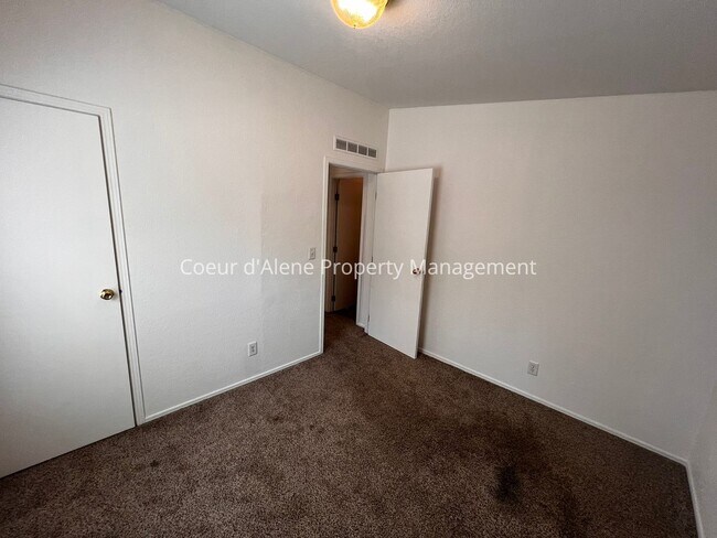 Building Photo - 25296 Vlazy Ln
