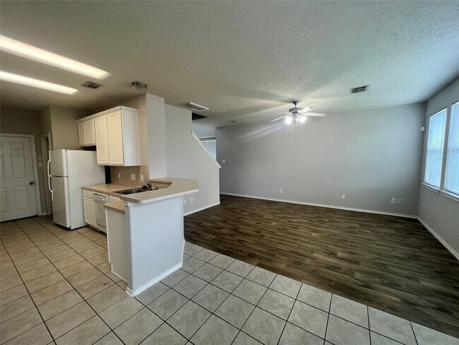 Building Photo - 8904 Elm Drake Ln